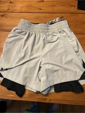 Under Armour Men's Light Gray Athletic Shorts with Black Liner